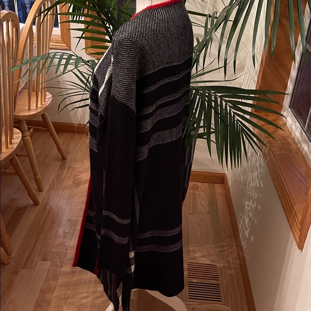 Black and Red Plaid Women's Cardigan - Picture 4 of 9